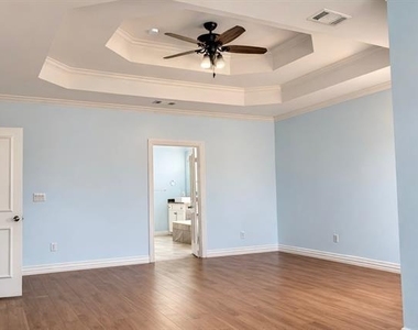 1308 Normandy Drive - Photo Thumbnail 5