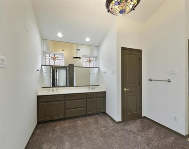 2824 Dyer Street - Photo Thumbnail 10