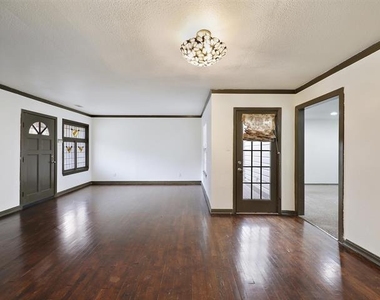 2824 Dyer Street - Photo Thumbnail 3