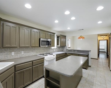 2824 Dyer Street - Photo Thumbnail 7