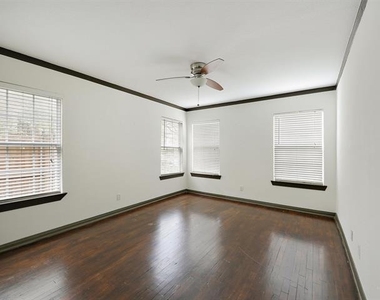 2824 Dyer Street - Photo Thumbnail 11