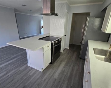 505 Storrs Street - Photo Thumbnail 6