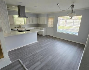 505 Storrs Street - Photo Thumbnail 4