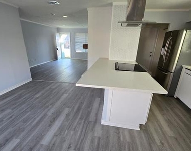 505 Storrs Street - Photo Thumbnail 5