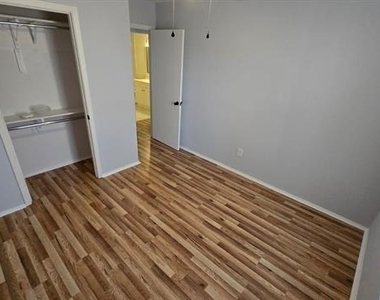 505 Storrs Street - Photo Thumbnail 12