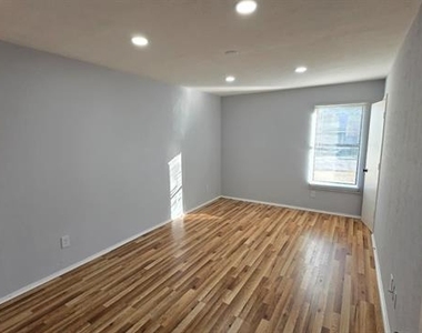 505 Storrs Street - Photo Thumbnail 7