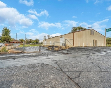 901 W Ring Drive - Photo Thumbnail 2