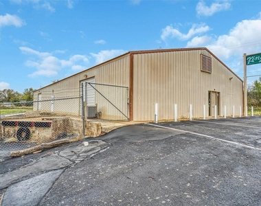 901 W Ring Drive - Photo Thumbnail 3