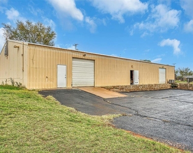 901 W Ring Drive - Photo Thumbnail 12