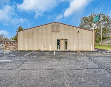 901 W Ring Drive - Photo Thumbnail 4