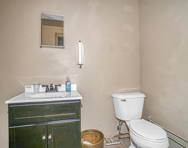 901 W Ring Drive - Photo Thumbnail 8