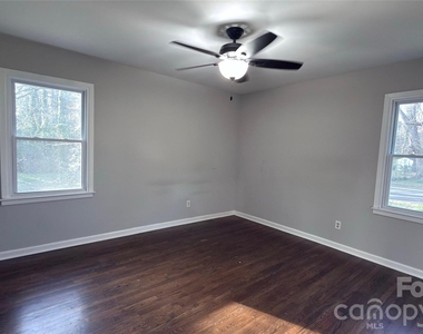 2900 Edsel Place - Photo Thumbnail 5