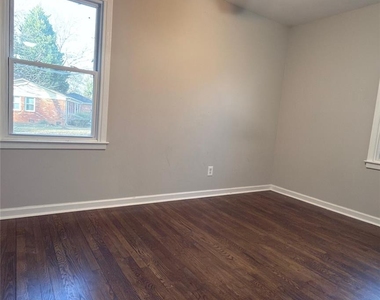 2900 Edsel Place - Photo Thumbnail 4