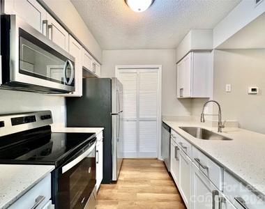 11084 Harrowfield Road - Photo Thumbnail 6