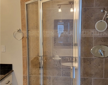 5403 Newcastle Avenue - Photo Thumbnail 19