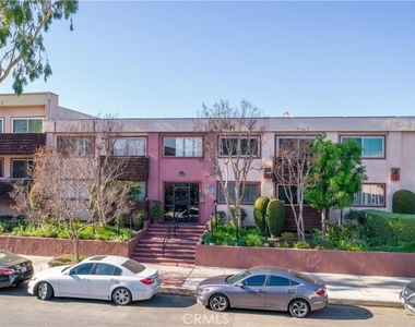 5403 Newcastle Avenue - Photo Thumbnail 1