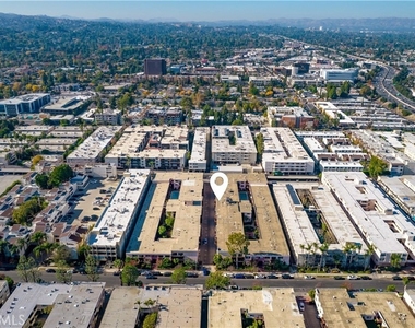 5403 Newcastle Avenue - Photo Thumbnail 23