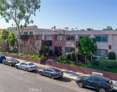 5403 Newcastle Avenue - Photo Thumbnail 25