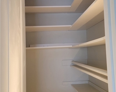 5403 Newcastle Avenue - Photo Thumbnail 18