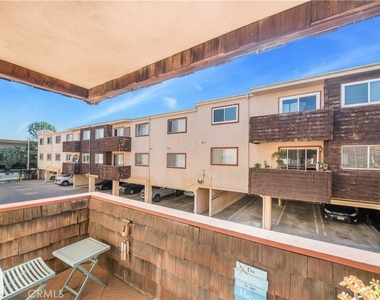 5403 Newcastle Avenue - Photo Thumbnail 21