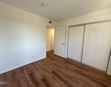 4018 Camero Avenue - Photo Thumbnail 8