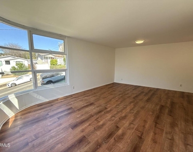 4018 Camero Avenue - Photo Thumbnail 3