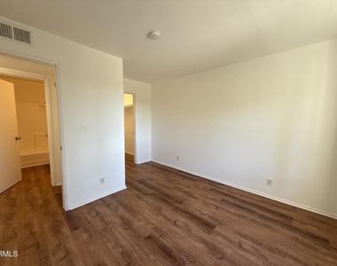 4018 Camero Avenue - Photo Thumbnail 10