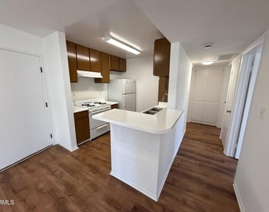 4018 Camero Avenue - Photo Thumbnail 5