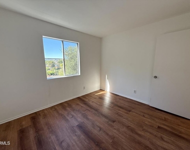 4018 Camero Avenue - Photo Thumbnail 12