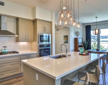 1207 Doheny Way - Photo Thumbnail 10