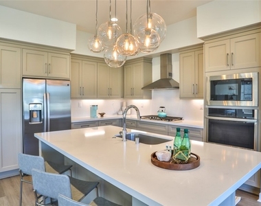1207 Doheny Way - Photo Thumbnail 11