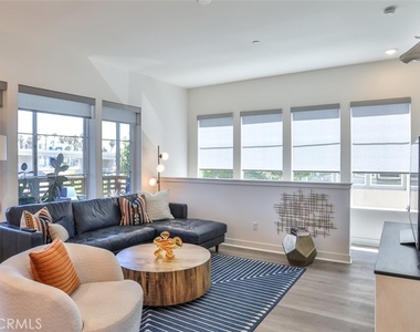 1207 Doheny Way - Photo Thumbnail 7