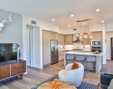 1207 Doheny Way - Photo Thumbnail 6