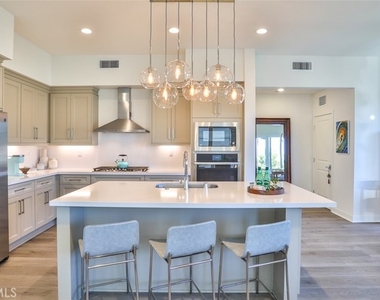 1207 Doheny Way - Photo Thumbnail 12