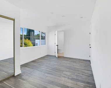 1610 S Beverly Glen Boulevard - Photo Thumbnail 9