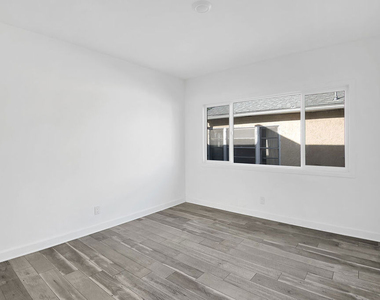 1610 S Beverly Glen Boulevard - Photo Thumbnail 7