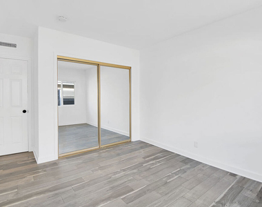 1610 S Beverly Glen Boulevard - Photo Thumbnail 10