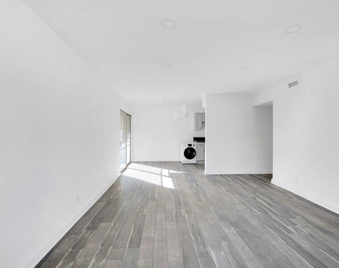 1610 S Beverly Glen Boulevard - Photo Thumbnail 5
