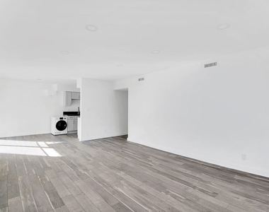 1610 S Beverly Glen Boulevard - Photo Thumbnail 4