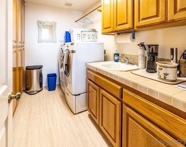 2110 Locust St - Photo Thumbnail 2