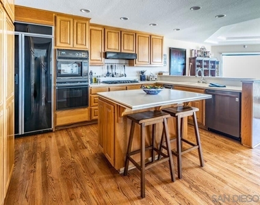 2110 Locust St - Photo Thumbnail 25