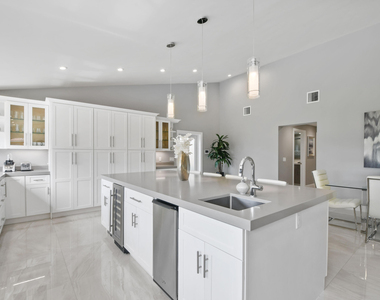7101 W Lake Drive - Photo Thumbnail 12