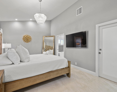 7101 W Lake Drive - Photo Thumbnail 16