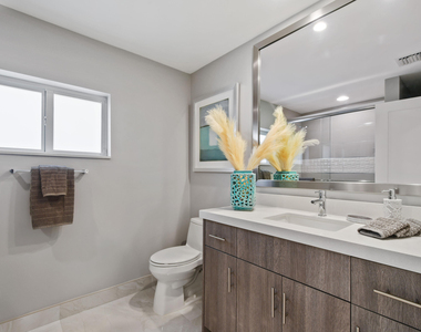 7101 W Lake Drive - Photo Thumbnail 24