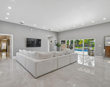 7101 W Lake Drive - Photo Thumbnail 2