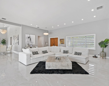 7101 W Lake Drive - Photo Thumbnail 5