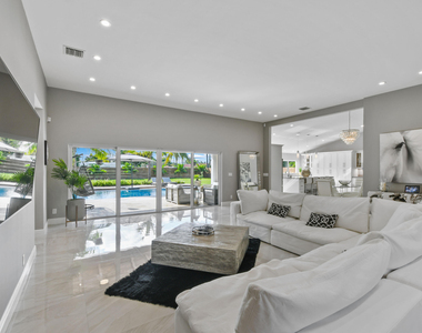 7101 W Lake Drive - Photo Thumbnail 3
