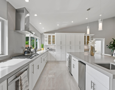 7101 W Lake Drive - Photo Thumbnail 13