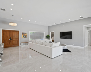 7101 W Lake Drive - Photo Thumbnail 4