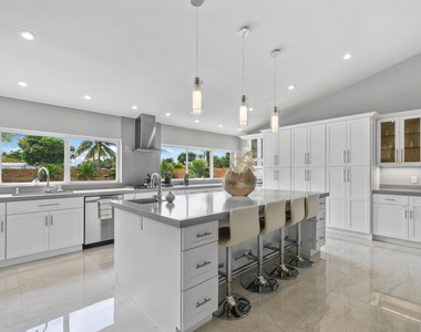 7101 W Lake Drive - Photo Thumbnail 8